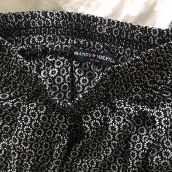 Brandy Melville Skirt - Picture 2 of 2